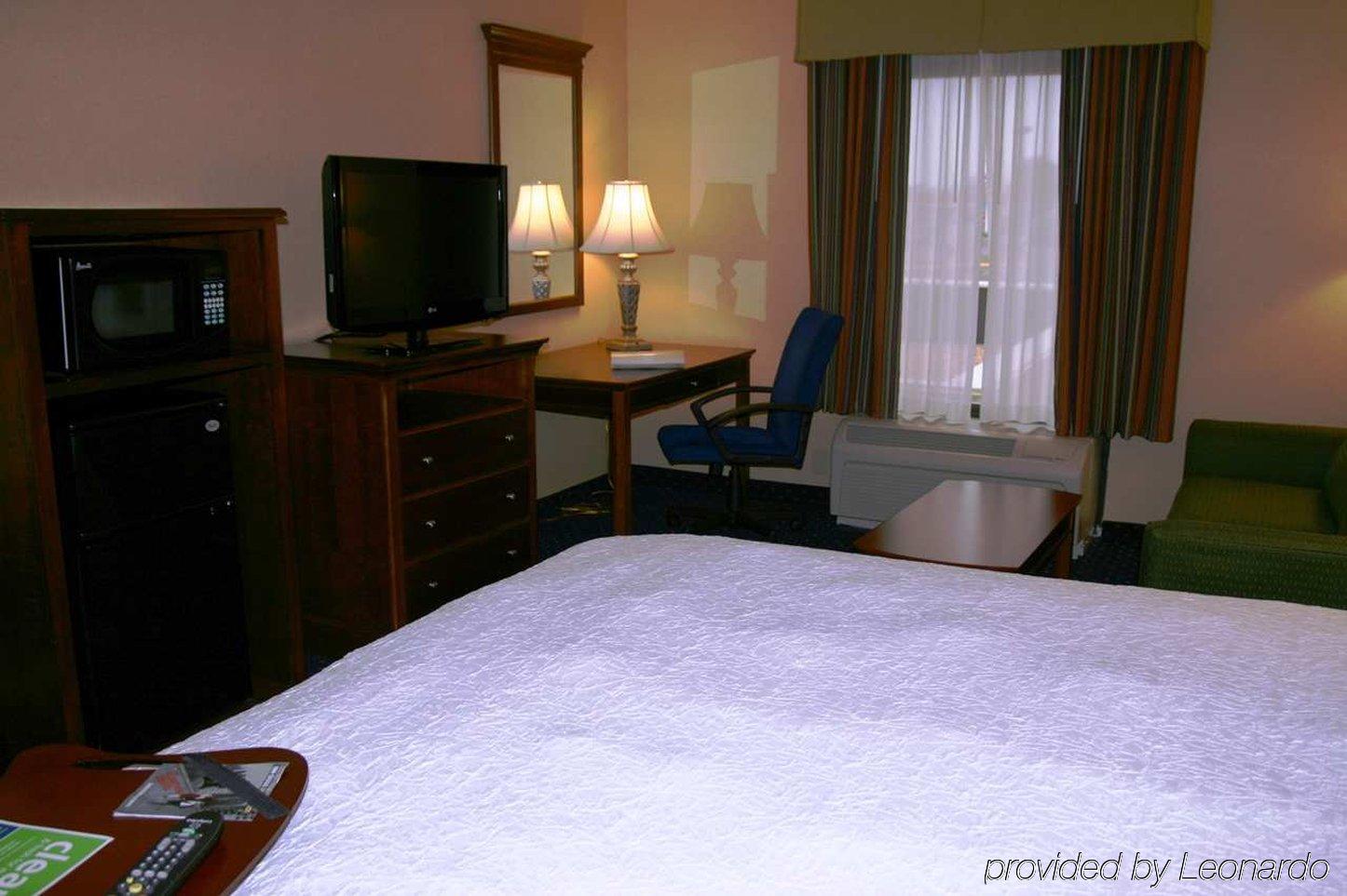Hampton Inn And Suites Fredericksburg South Rum bild